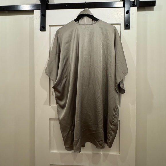 NWOT Show Me Your Mumu First Look Lux Satin Robe - Picture 6 of 7